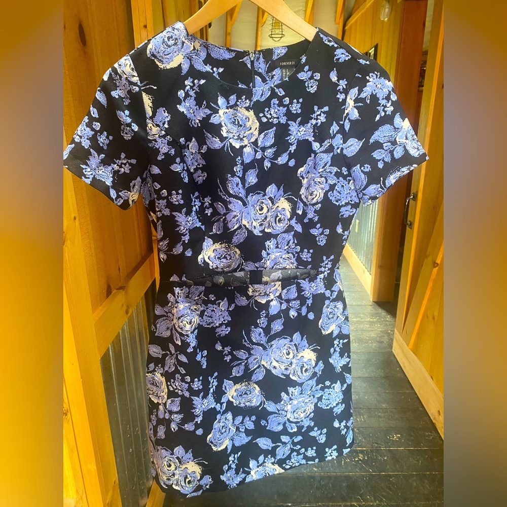 Floral Dress with Midriff Slit